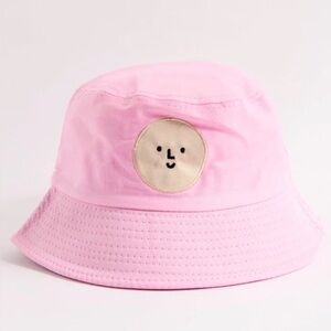COLOR FACTORY

Pink Cotton Smiley Logo Bucket Hat